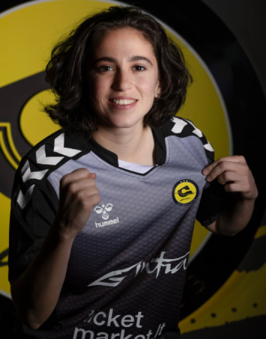 Julia Dias